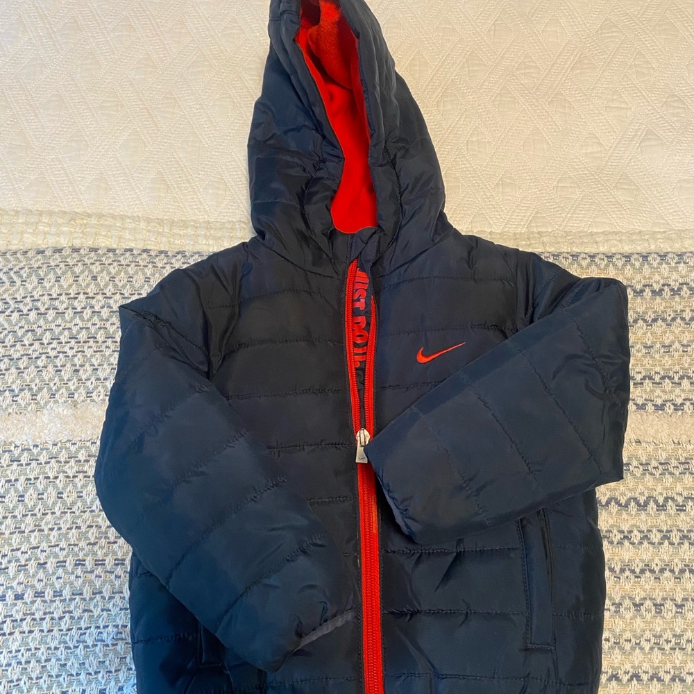 Nike toddler puffer jacket with hood